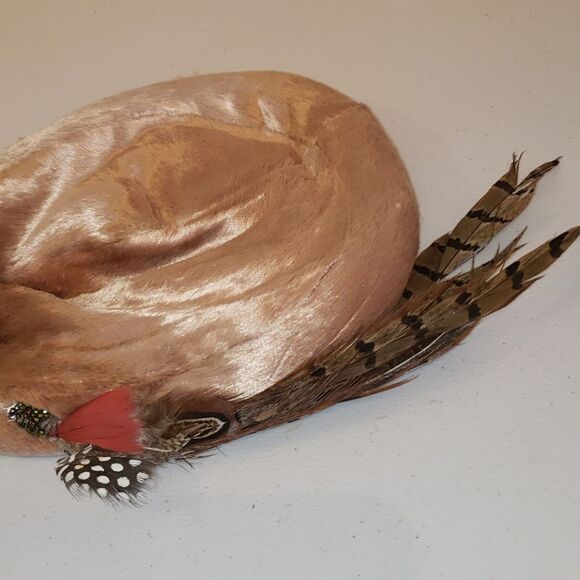 VNTG Ladies Soft Velvet Featherd Hat - Picture 7 of 7